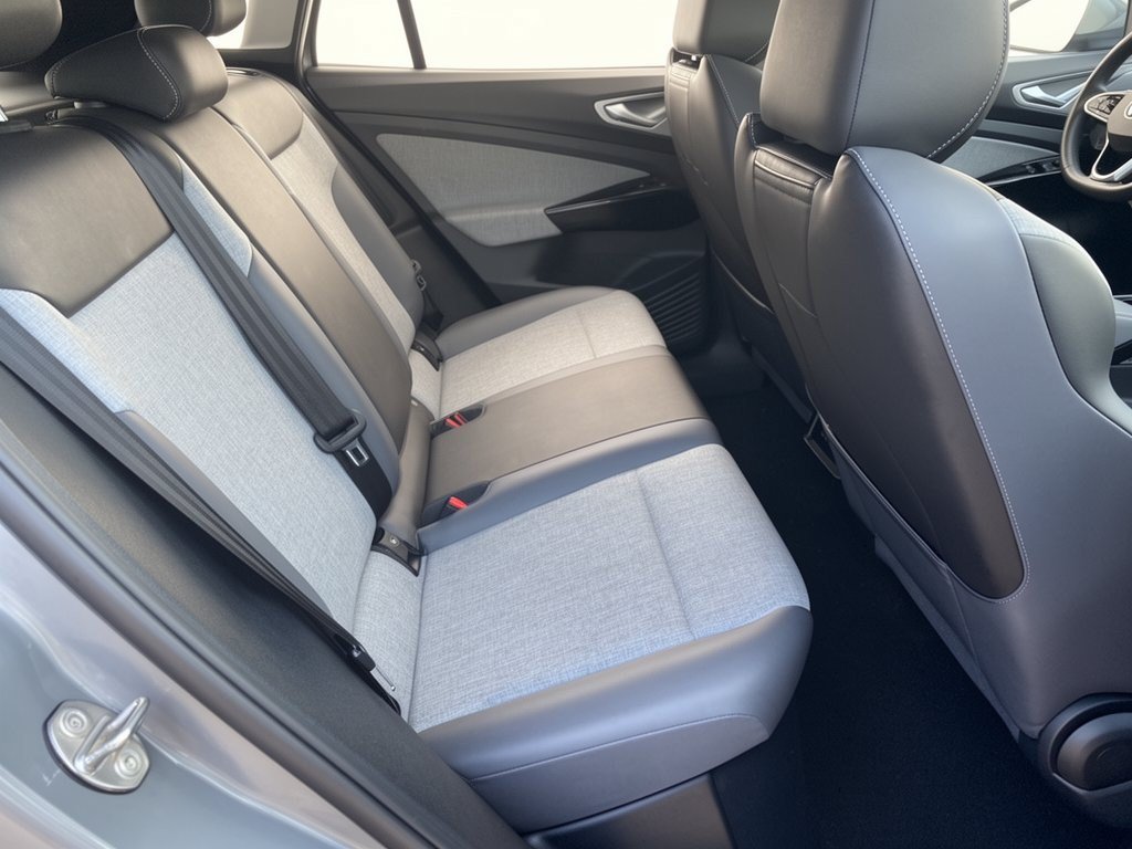 Used 2025 Volkswagen ID.4 Limited RWD image 29