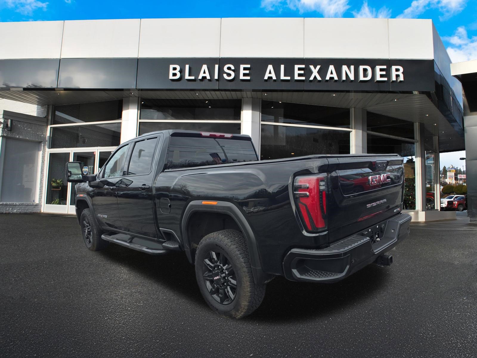 Used 2025 GMC Sierra 2500 AT4 AWD/4WD image 6