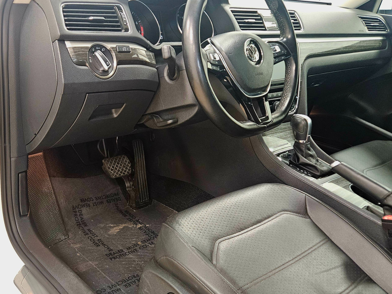 Used 2018 Volkswagen Passat 2.0T SE image 9