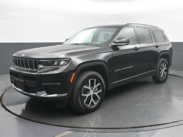 Used 2025 Jeep Grand Cherokee L Limited w/ Trailer Tow Package AWD/4WD image 3