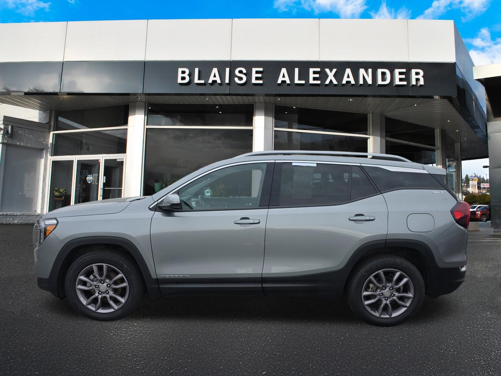 Used 2024 GMC Terrain SLT AWD/4WD image 8