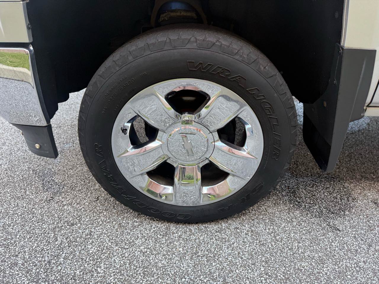 Used 2015 Chevrolet Silverado 1500 LTZ Z71 w/ LTZ Plus Package AWD/4WD image 43