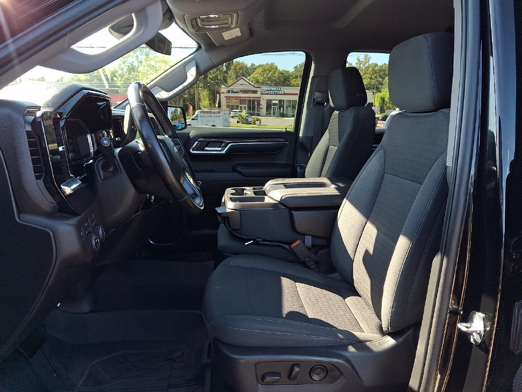 Used 2023 Chevrolet Silverado 1500 LT AWD/4WD image 17