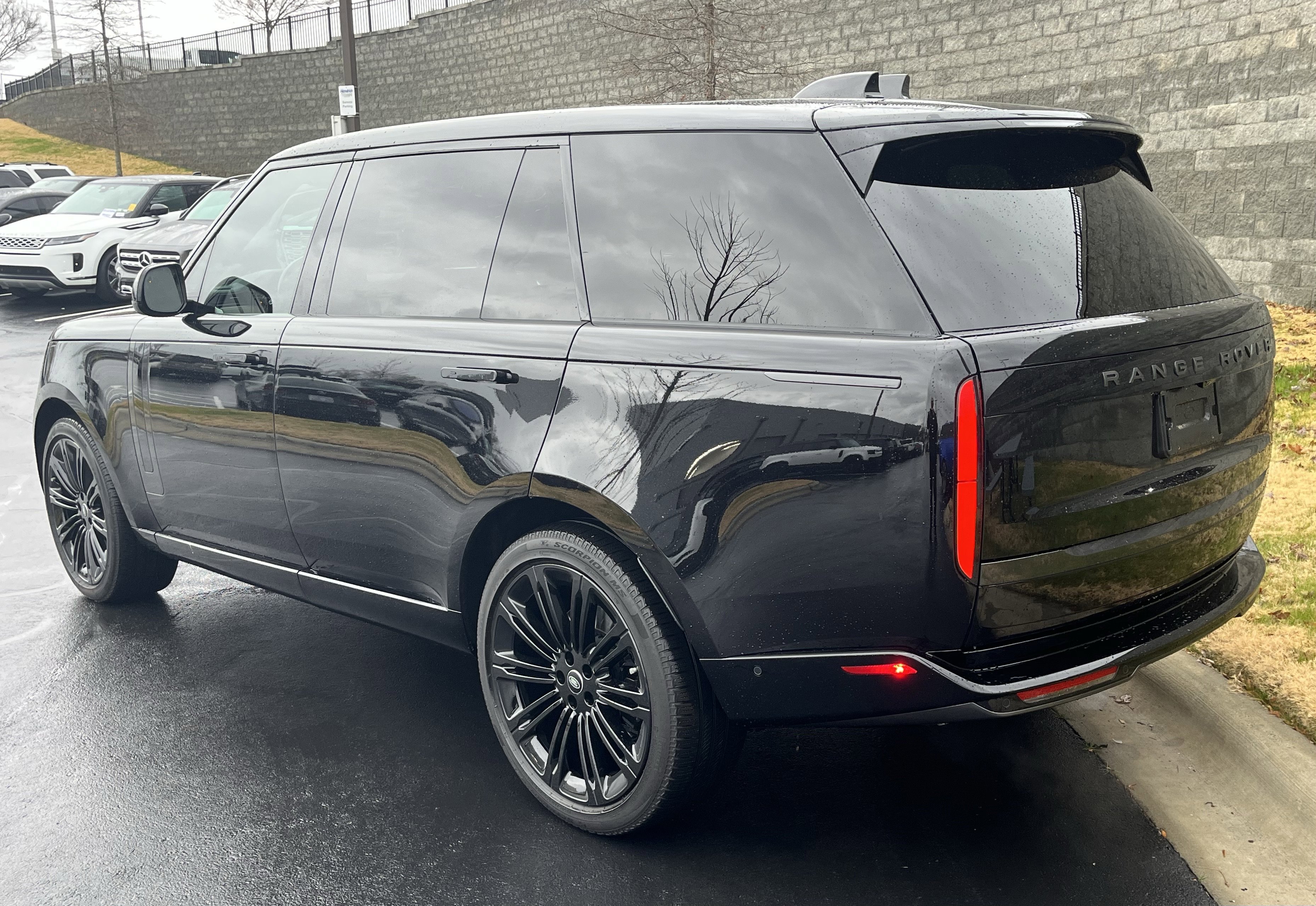 Used 2025 Land Rover Range Rover Long Wheelbase SE image 7