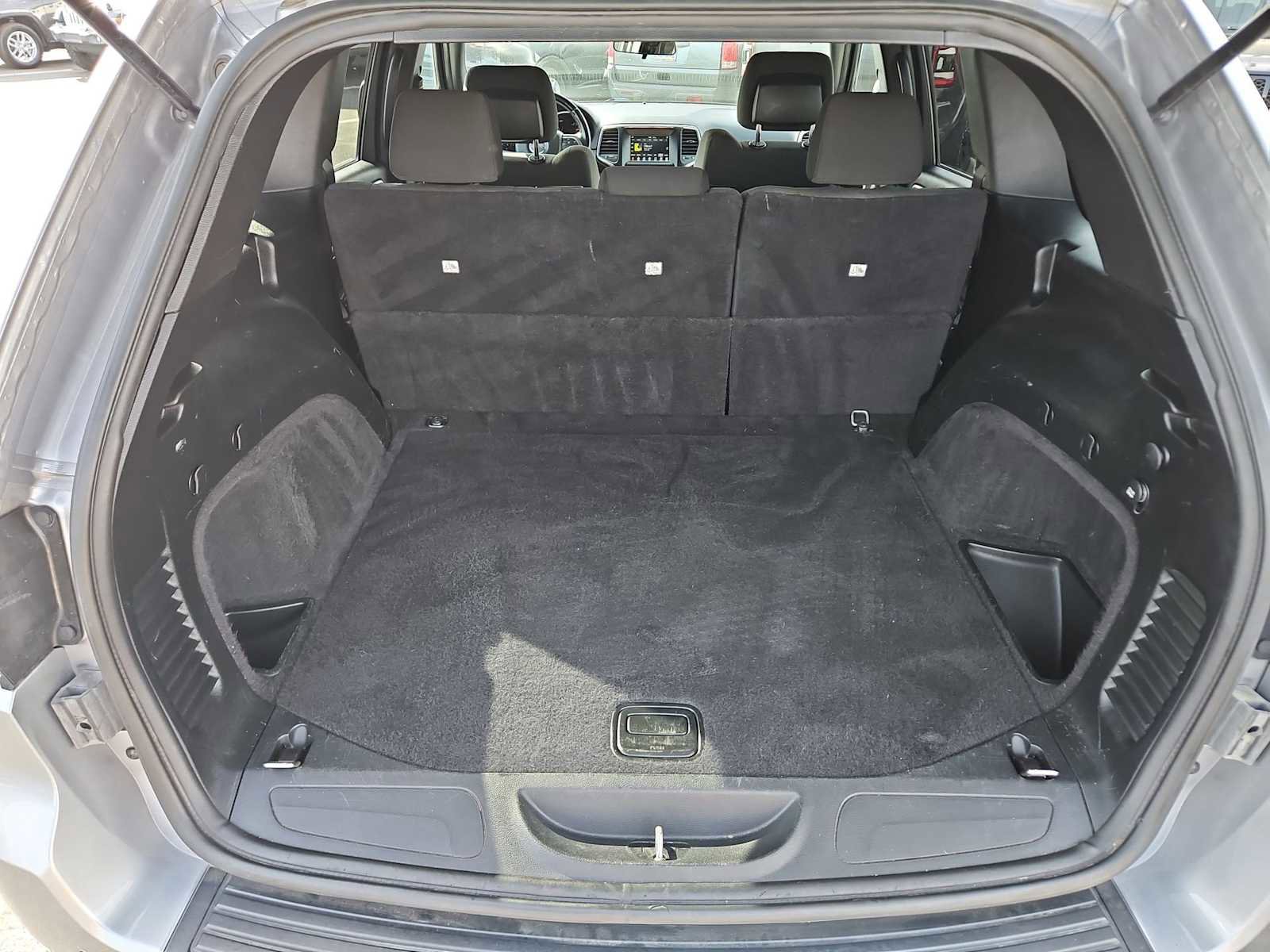 Used 2020 Jeep Grand Cherokee Laredo image 32