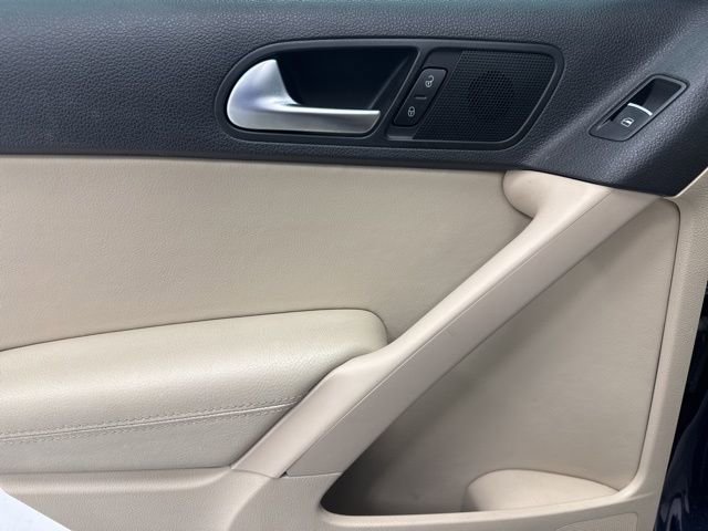 Used 2016 Volkswagen Tiguan SE image 22