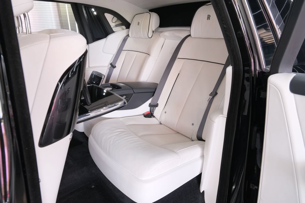 Used 2022 Rolls-Royce Phantom Sedan w/ The Phantom Package RWD image 13