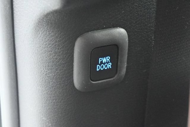Used 2022 Toyota Sienna Platinum FWD image 18