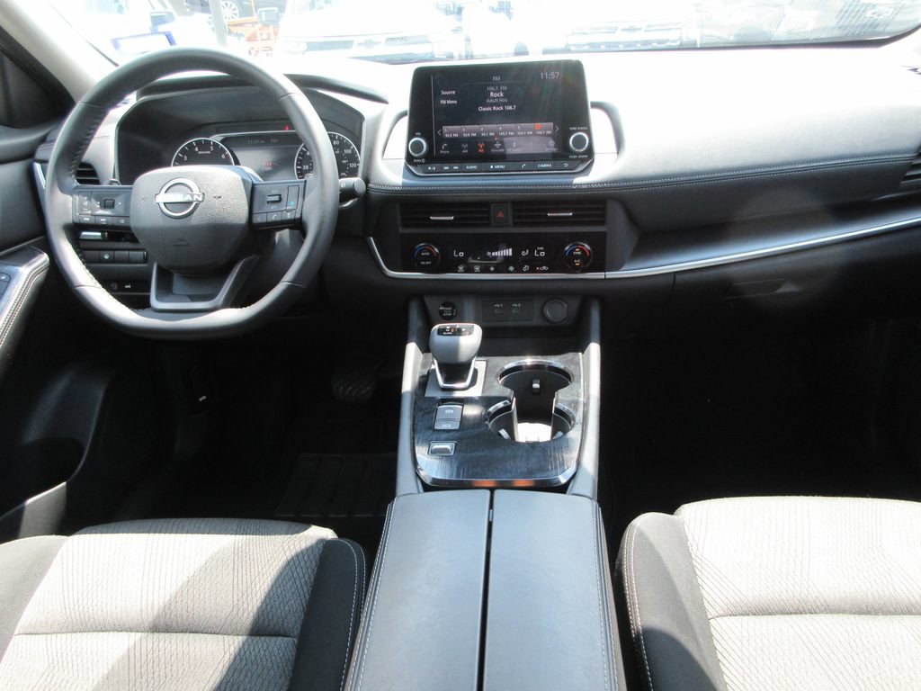 Used 2025 Nissan Rogue SV FWD image 14