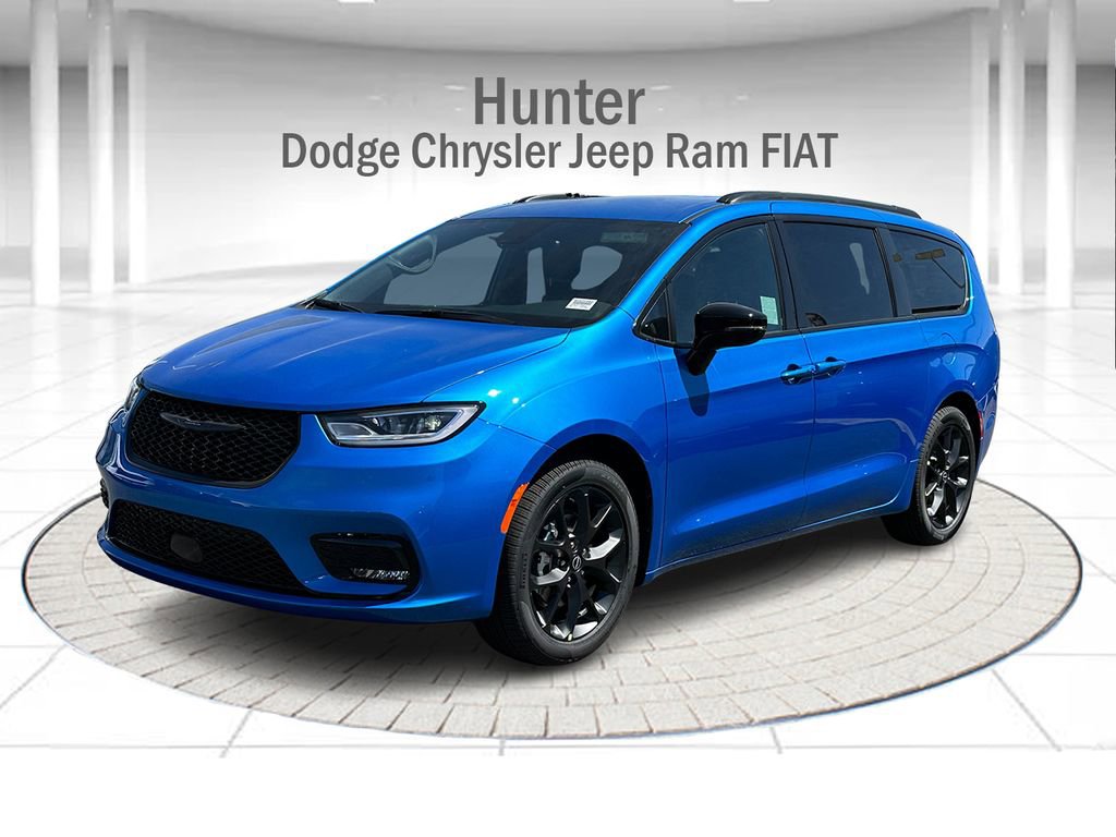 New 2026 Chrysler Pacifica Select image 1
