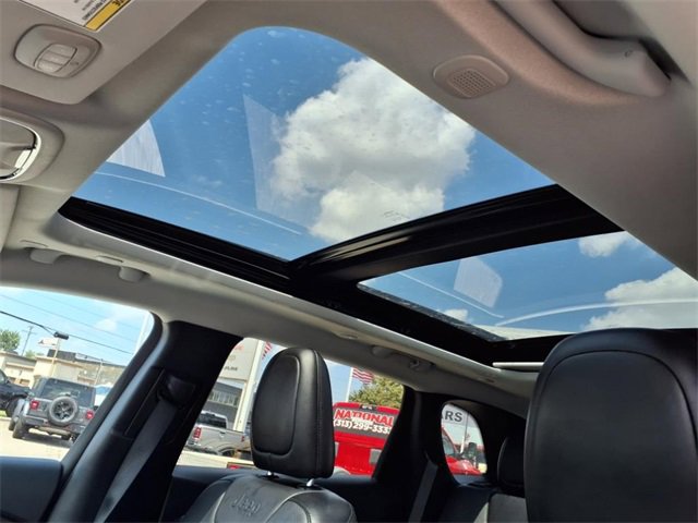 Used 2022 Jeep Cherokee Limited image 6