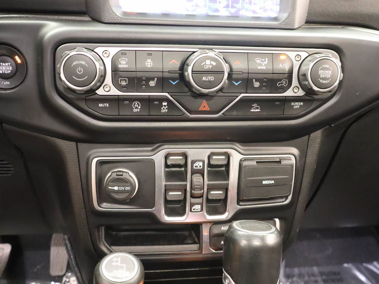 Used 2020 Jeep Gladiator Overland AWD/4WD image 11
