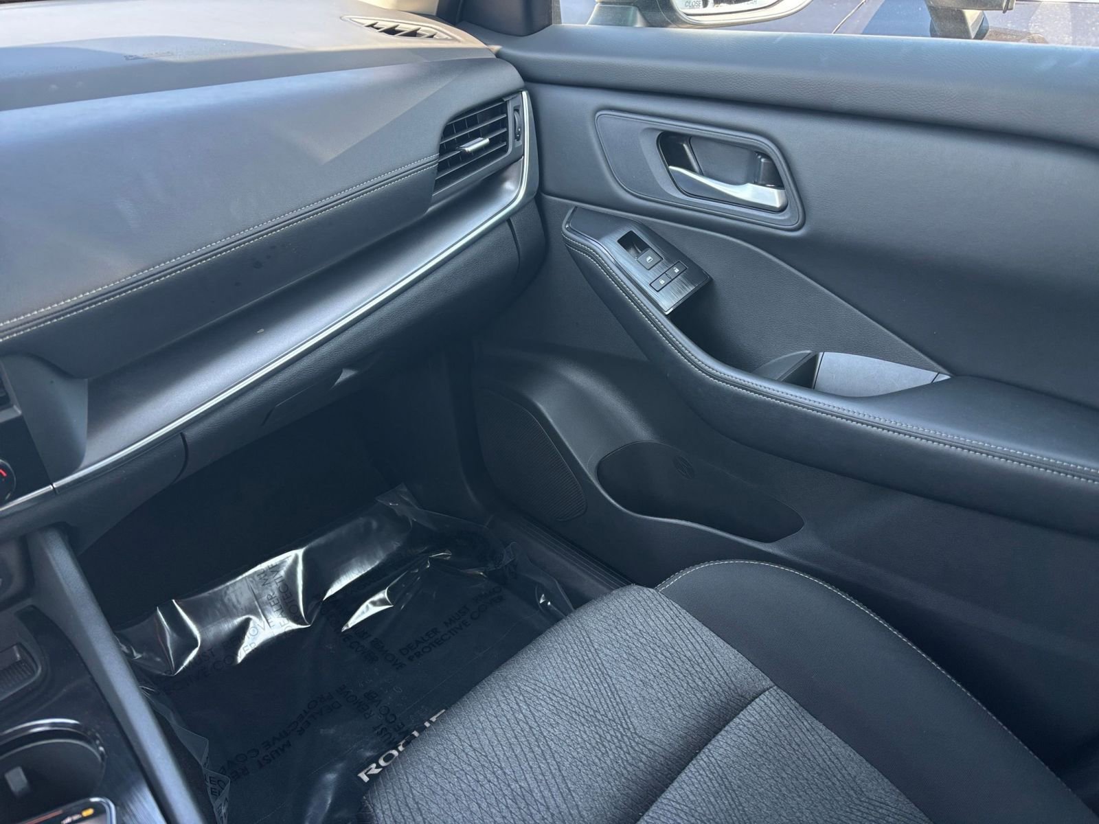 Used 2025 Nissan Rogue SV FWD image 37