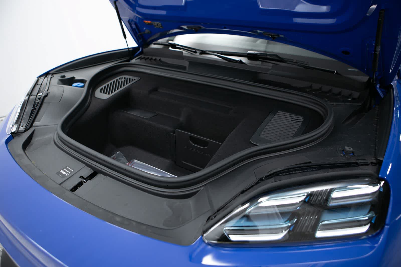 New 2026 Porsche Macan Turbo Electric AWD/4WD image 38