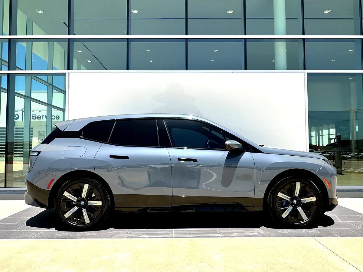 Used 2024 BMW iX xDrive50 w/ Premium Package AWD/4WD image 3