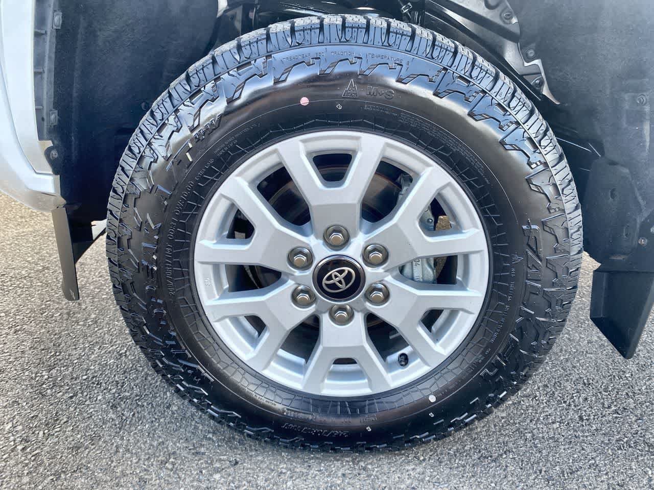 Certified 2024 Toyota Tacoma SR5 AWD/4WD image 10