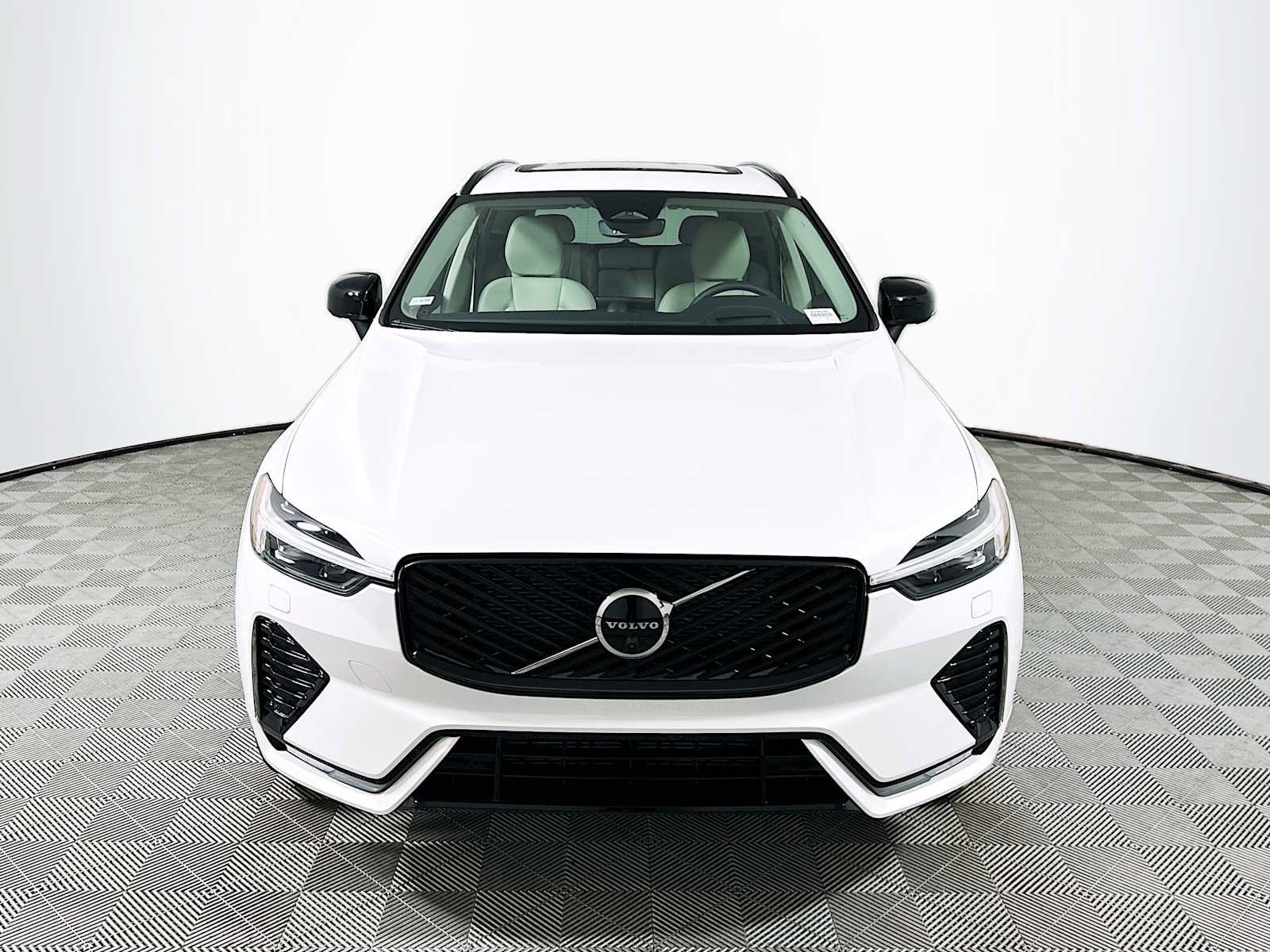 New 2026 Volvo XC60 B5 Ultra w/ Climate Package PRO image 2