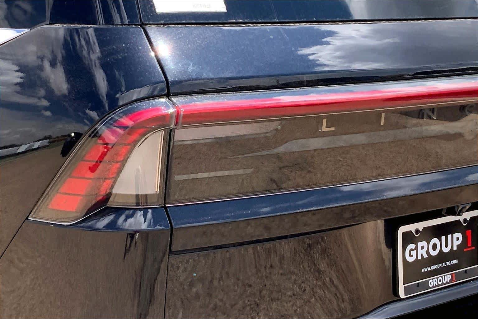 New 2026 Lincoln Navigator Premiere AWD/4WD image 14
