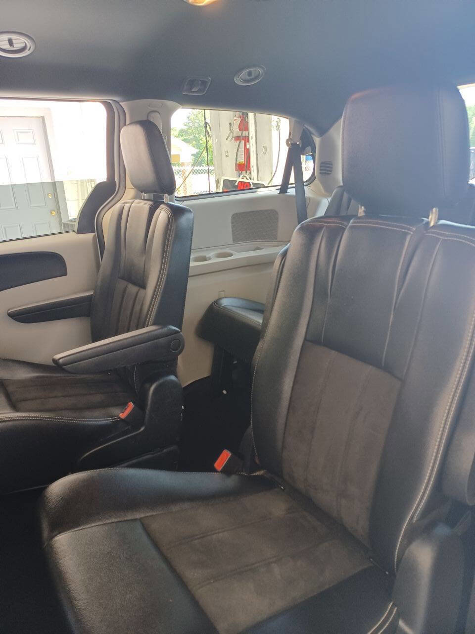Used 2020 Dodge Grand Caravan SXT FWD image 6
