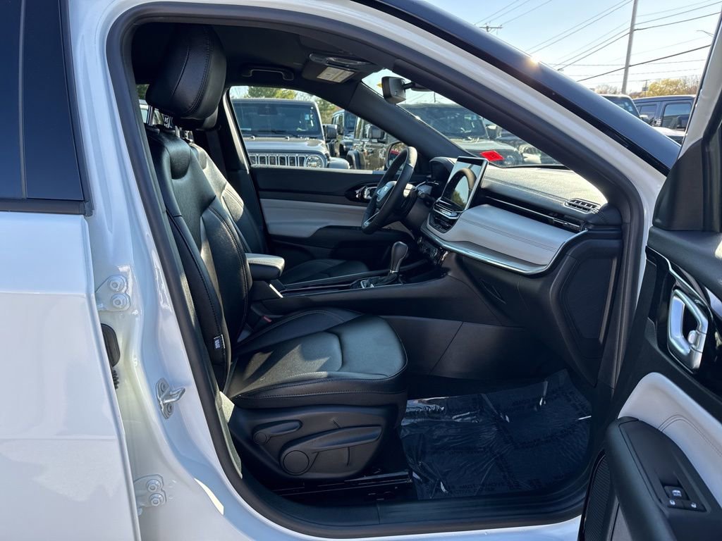 Used 2024 Jeep Compass Limited image 27
