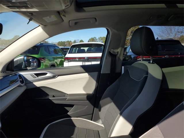 New 2026 Volkswagen Taos SE image 17