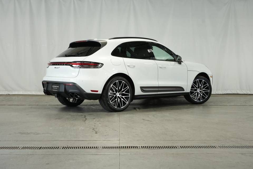 Certified 2025 Porsche Macan Turbo AWD/4WD image 7