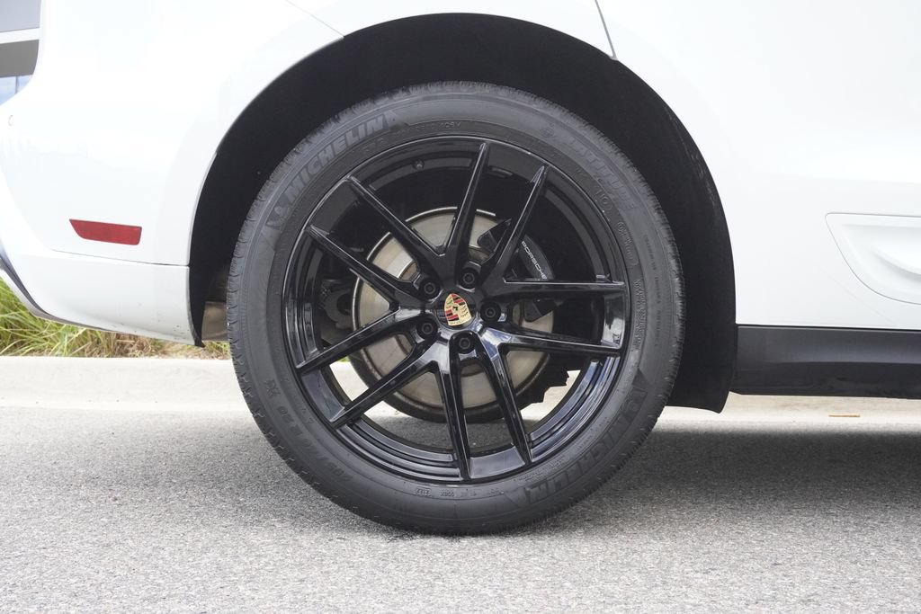 Used 2022 Porsche Macan AWD/4WD image 32