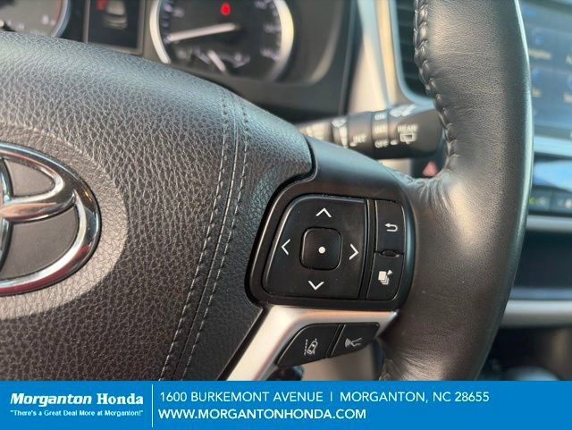 Used 2017 Toyota Highlander XLE w/ Carpet Mat Package AWD/4WD image 20