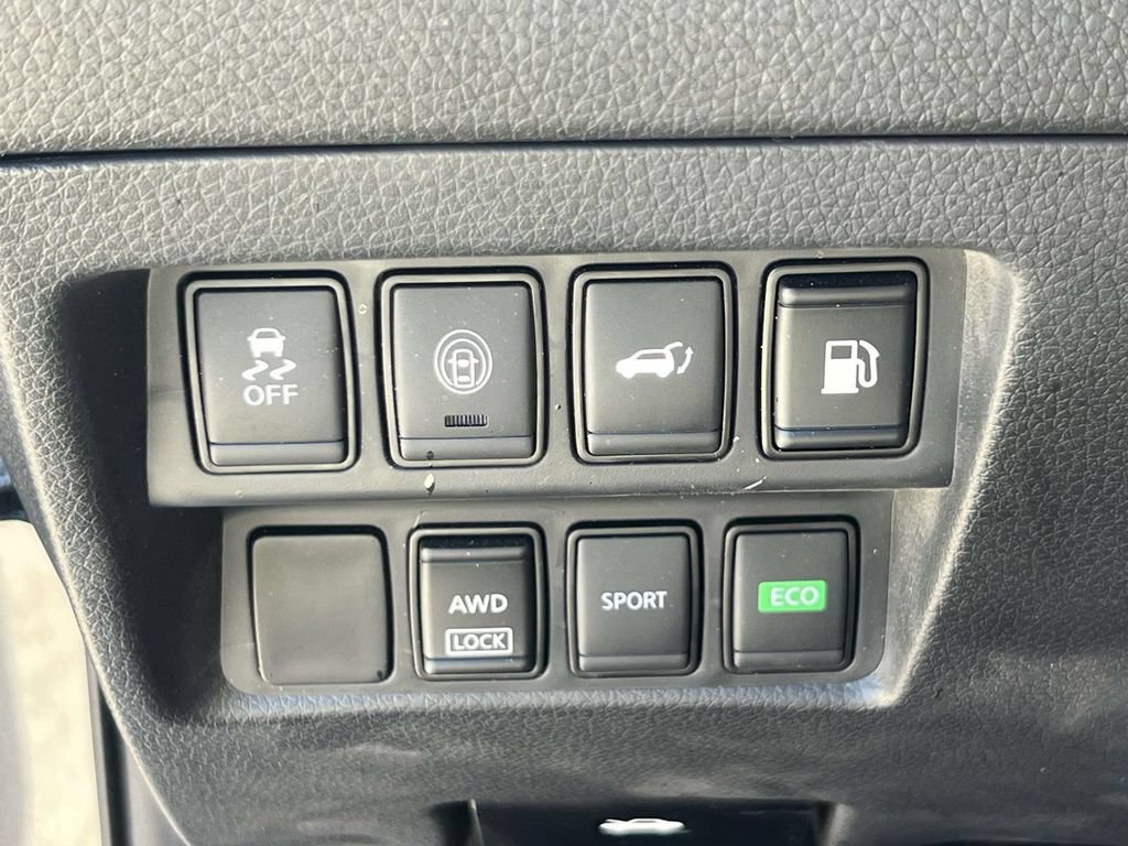 Used 2020 Nissan Rogue SV AWD/4WD image 18