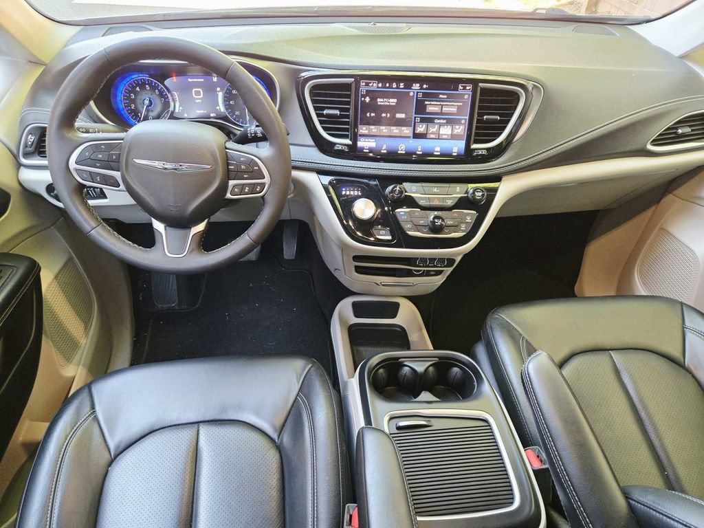 Used 2022 Chrysler Pacifica Touring-L AWD/4WD image 9