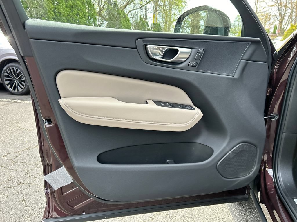 New 2026 Volvo XC60 B5 Plus w/ Climate Package AWD/4WD image 9