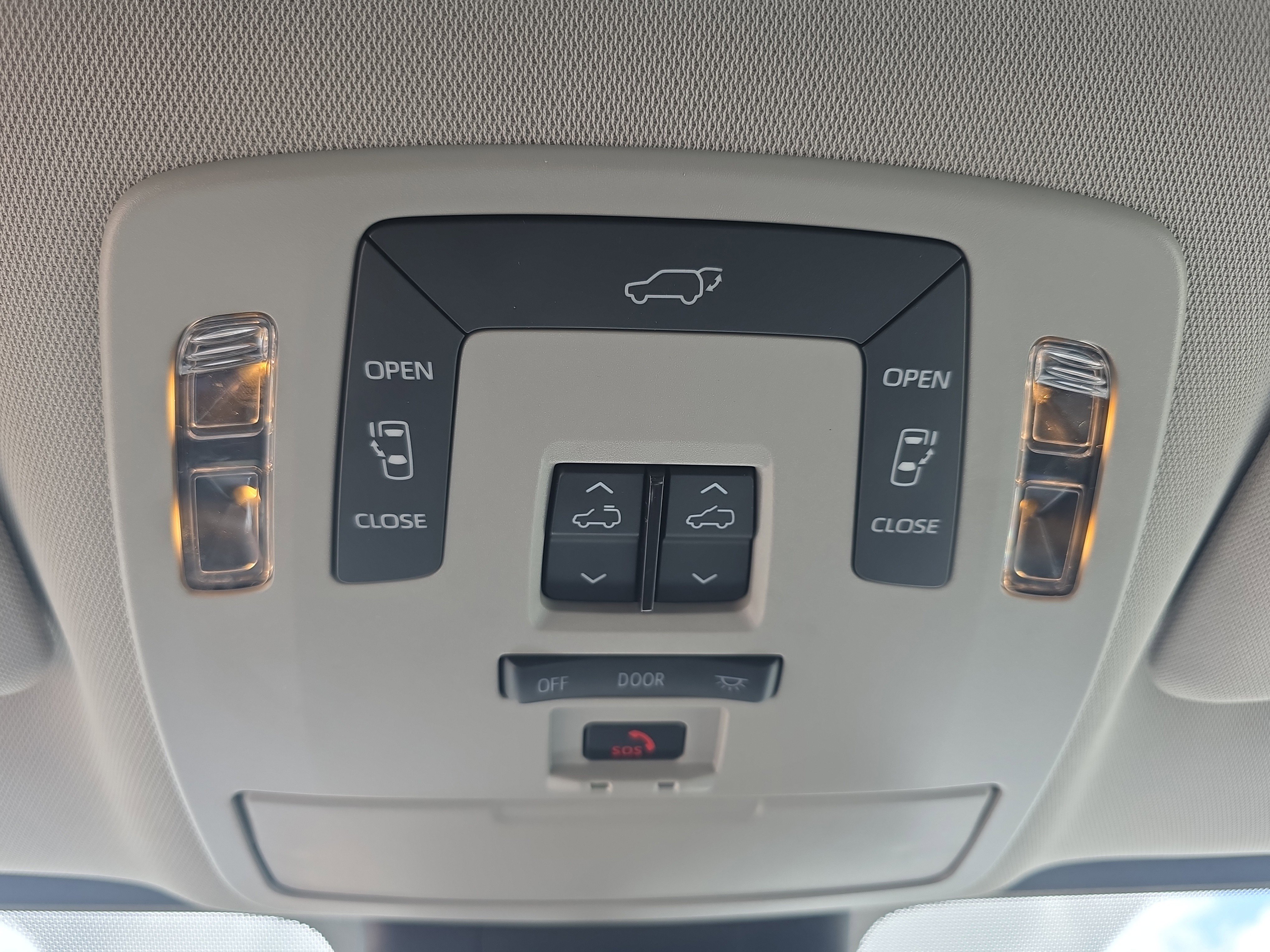 Used 2024 Toyota Sienna XLE FWD image 25