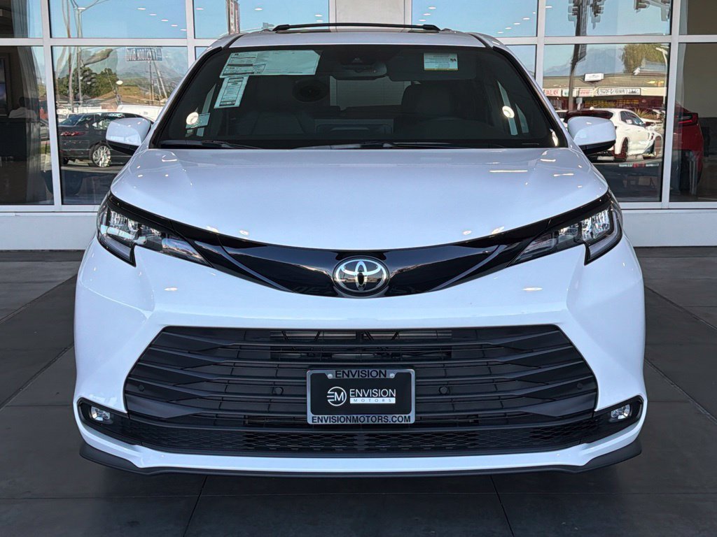 New 2026 Toyota Sienna XLE Woodland Edition AWD/4WD image 4
