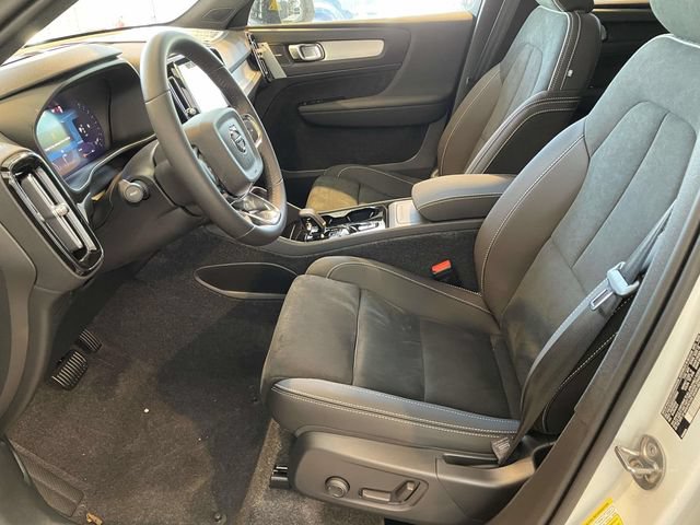 New 2026 Volvo XC40 B5 Ultra w/ Protection Package Premier AWD/4WD image 14