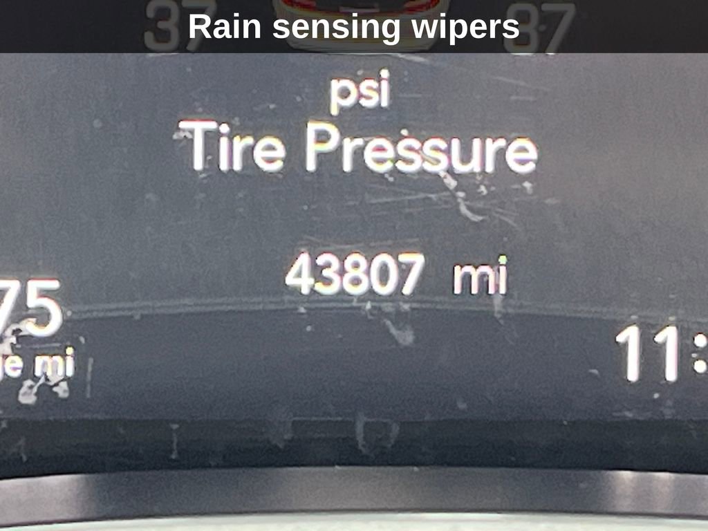 Used 2024 Chrysler Pacifica Touring-L image 23