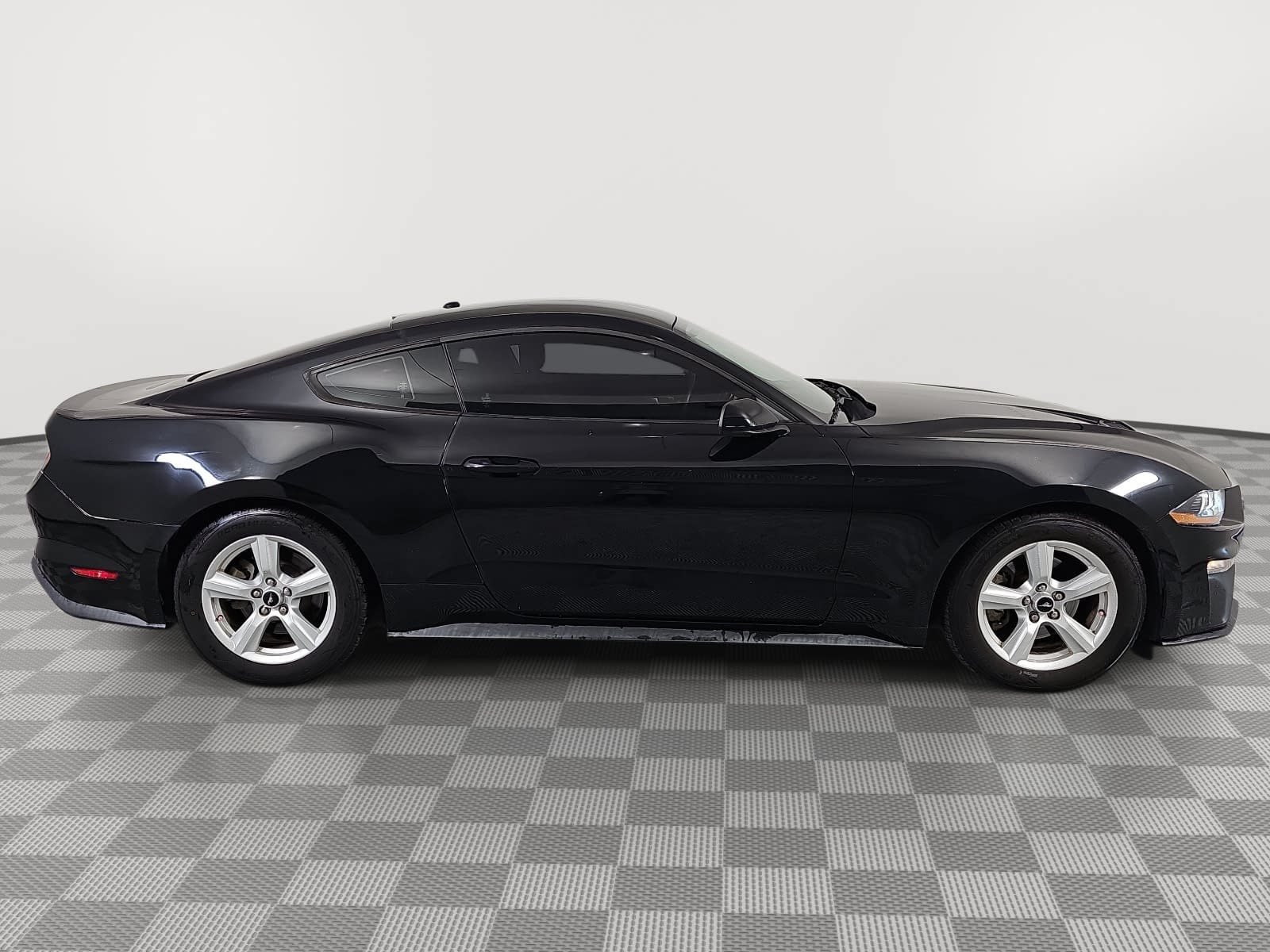 Used 2019 Ford Mustang Coupe RWD image 9