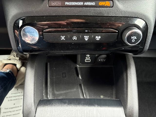 Used 2025 Ford Escape Platinum image 19