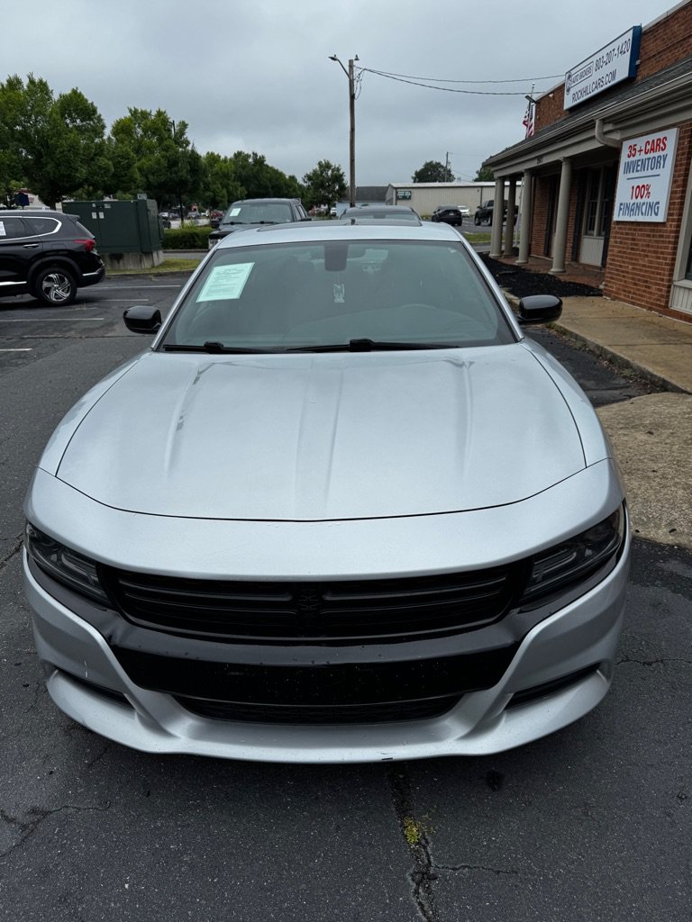 Used 2020 Dodge Charger SXT w/ Blacktop Package RWD image 2