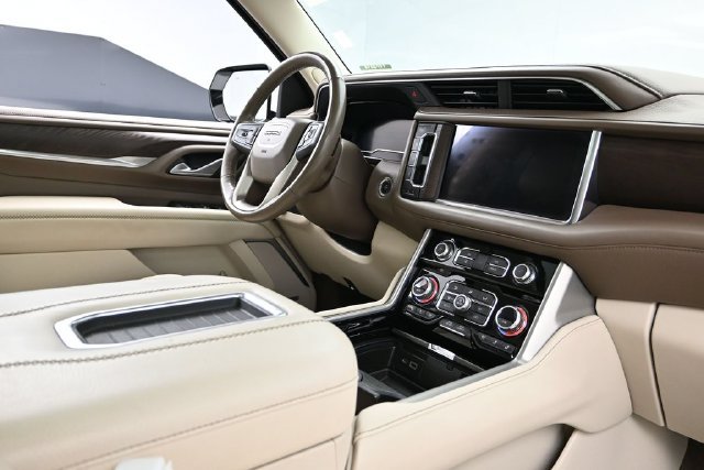 Used 2022 GMC Yukon XL Denali AWD/4WD image 14