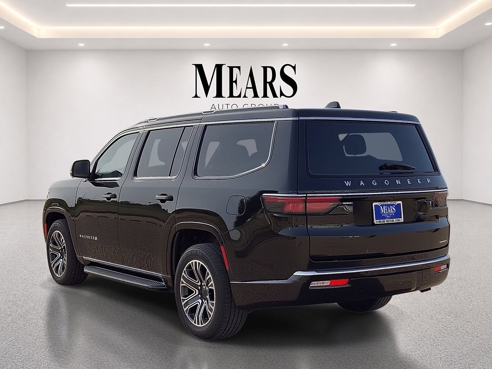 Used 2024 Jeep Wagoneer Series II w/ Flexible Seating Group RWD image 3