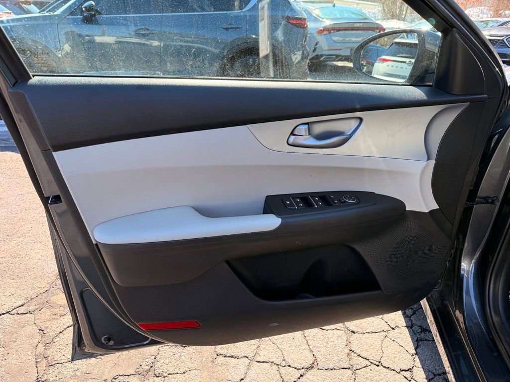 Used 2022 Kia Forte LXS w/ LXS Technology Package FWD image 20
