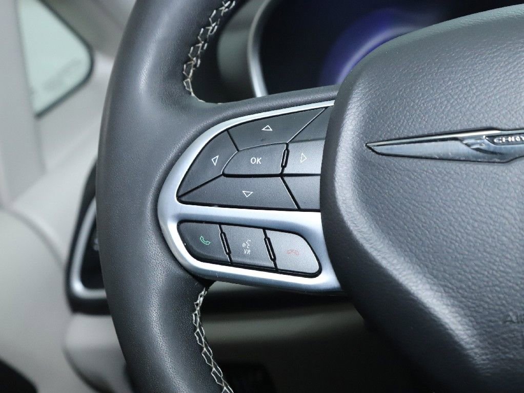 Used 2024 Chrysler Pacifica Select image 21
