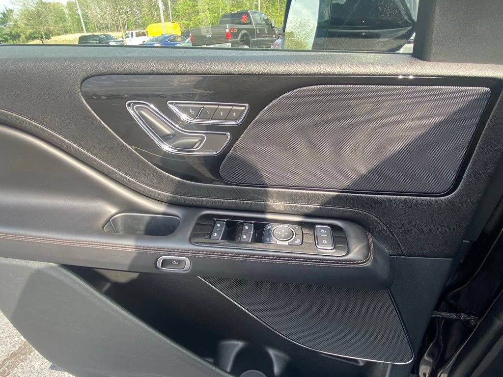 Used 2023 Lincoln Aviator AWD w/ Premium Package image 10