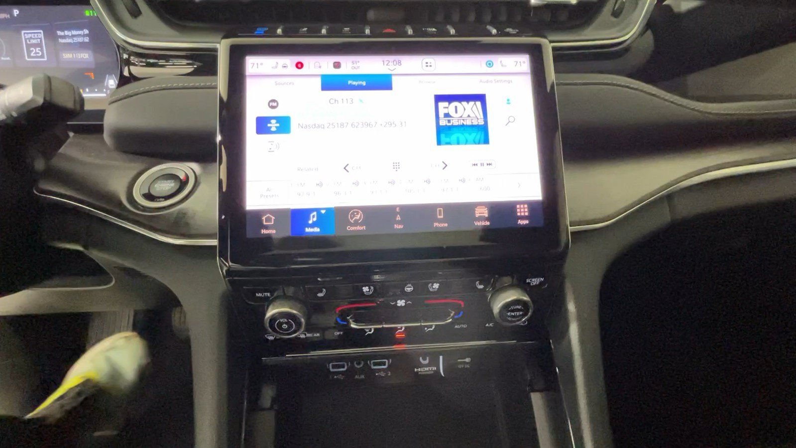 Used 2023 Jeep Grand Cherokee Overland w/ Luxury Tech Group IV AWD/4WD image 33