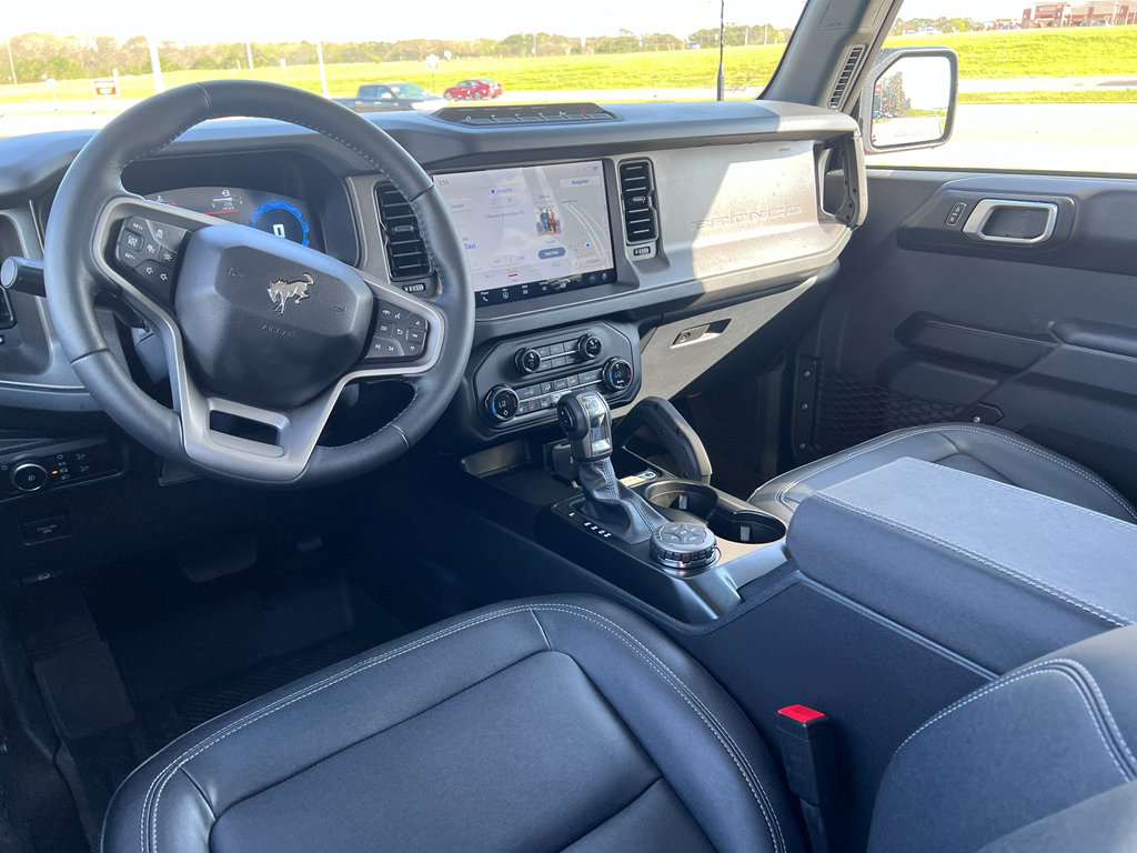Used 2025 Ford Bronco Badlands image 16