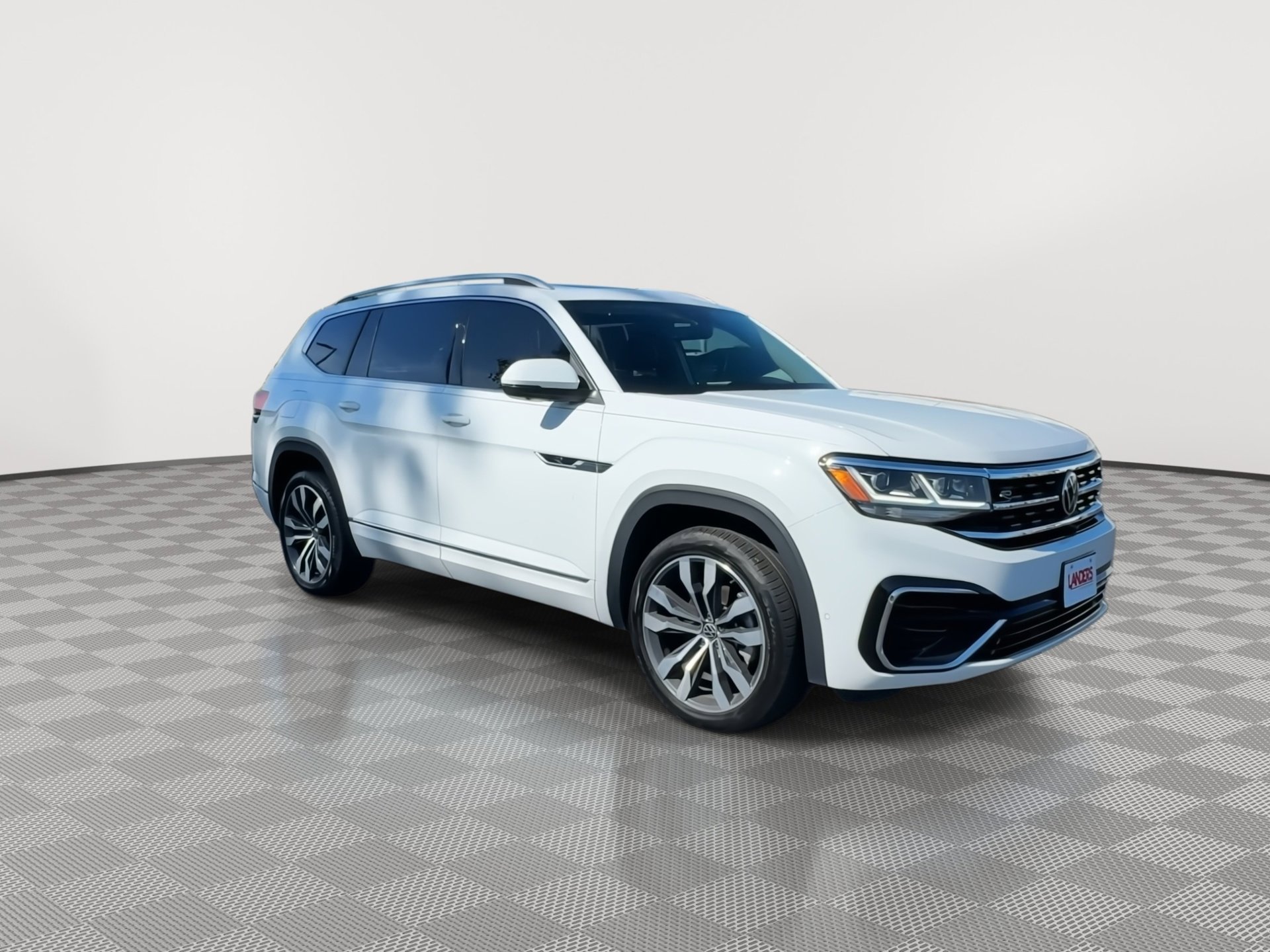 Used 2022 Volkswagen Atlas SEL Premium image 3