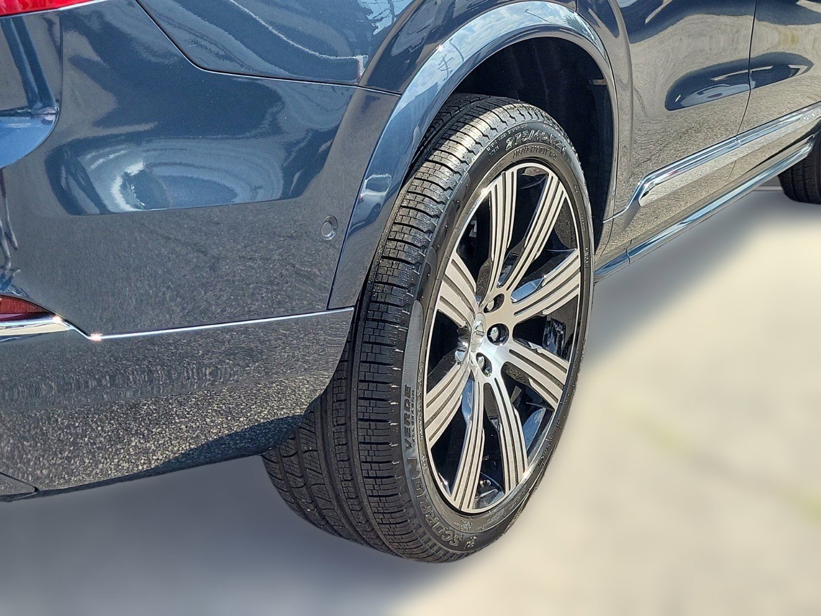 New 2024 Volvo XC90 T8 Ultimate w/ Protection Package Premier image 10