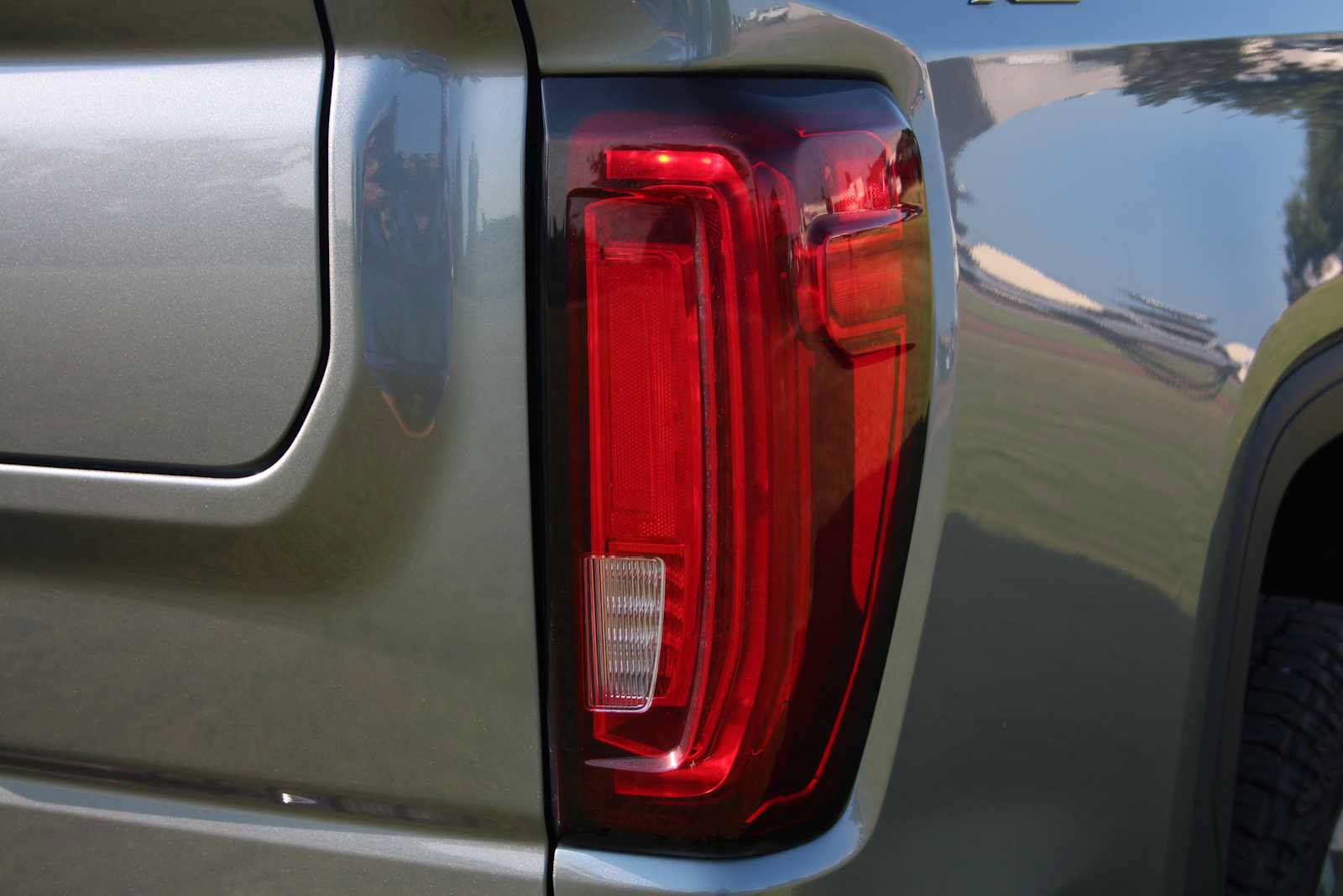 Used 2021 GMC Sierra 1500 SLT AWD/4WD image 13