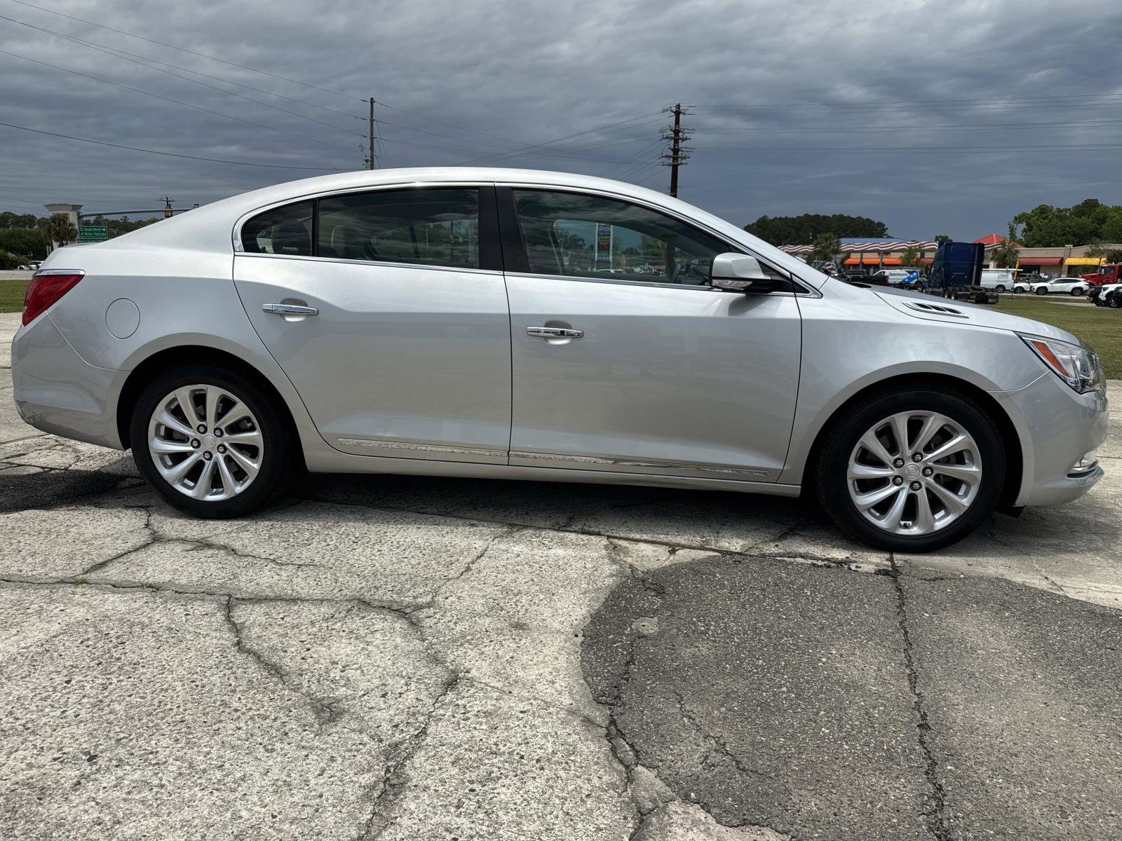 Used 2015 Buick LaCrosse Leather w/ Experience Buick Package FWD image 2