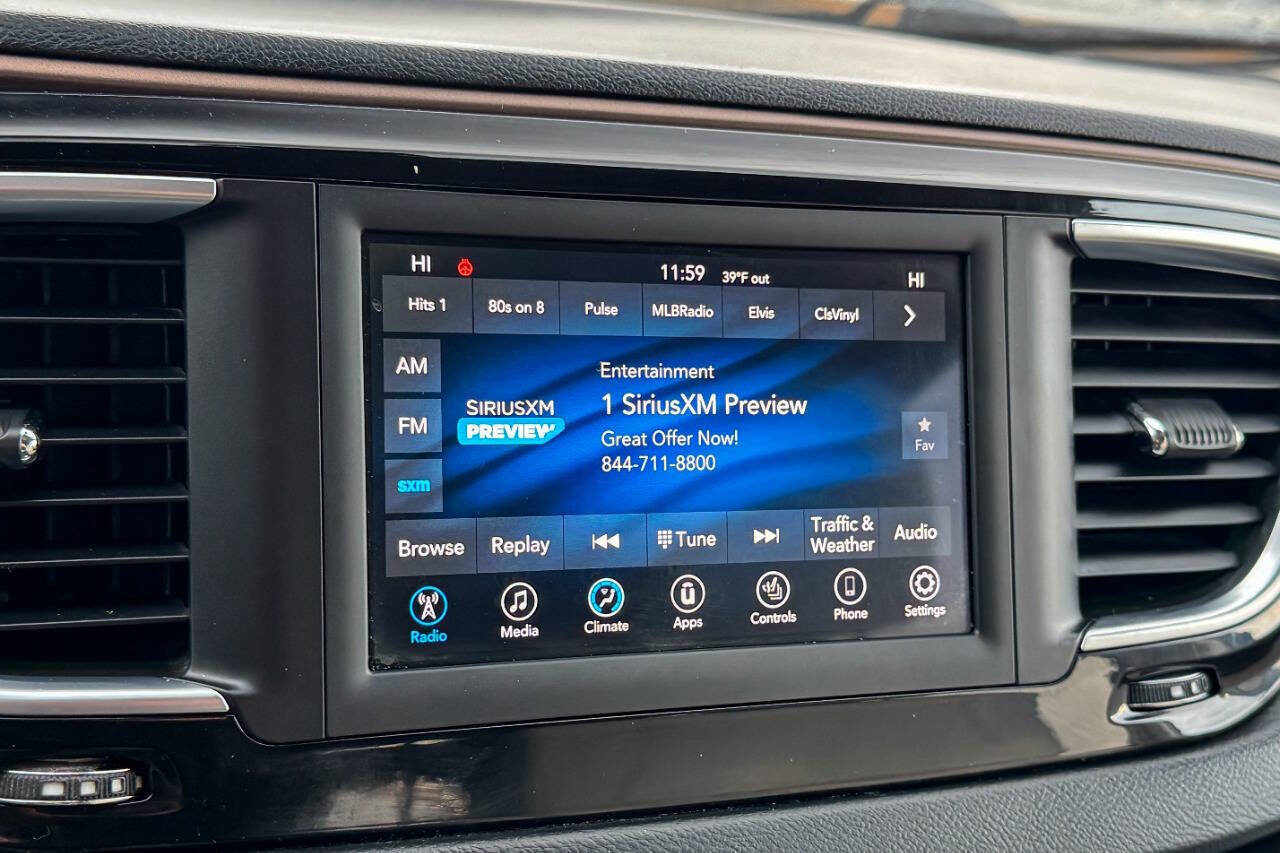 Used 2019 Chrysler Pacifica Touring-L image 29